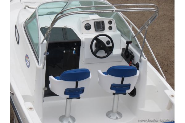 Моторная лодка Бестер-570 открытый кокпит