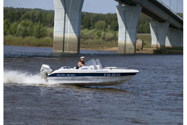 Стеклопластиковая моторная лодка Бестер-480Р