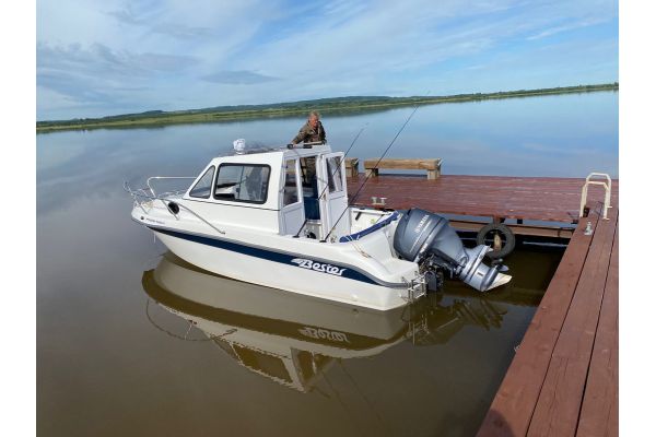 Лодка с кабиной стеклопластиковая Бестер-650