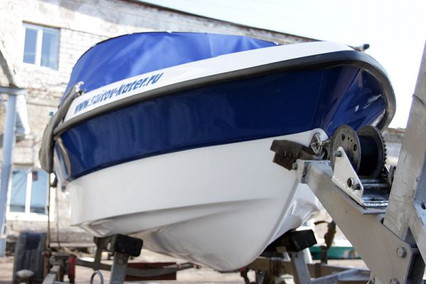Стеклопластиковая моторная лодка Бестер-400 на прицепе