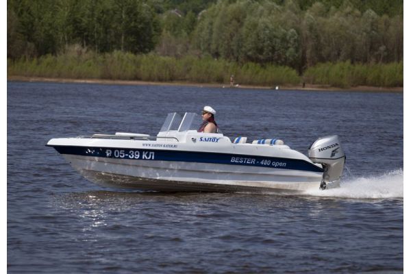 Стеклопластиковая моторная лодка Бестер-480Р
