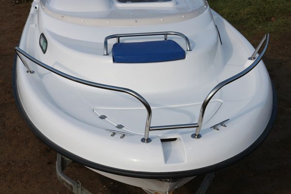 Каютная моторная лодка из стеклопластика Бестер 500Р