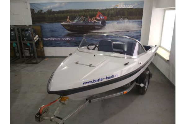 Стеклопластиковая моторная лодка Бестер-400 в магазине