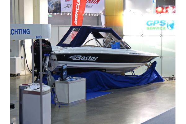 Моторная лодка Бестер-530 на выставке