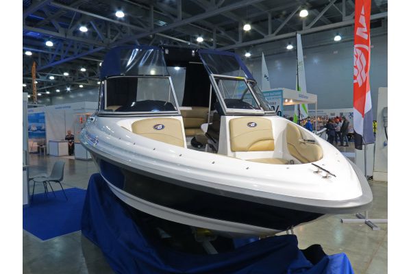Моторная лодка Бестер-530 на выставке